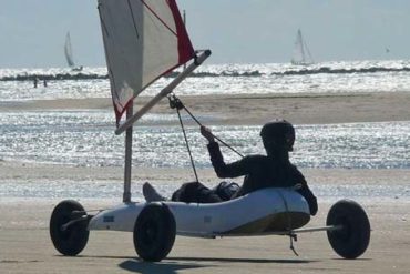 Char à voile sur la palge de Deauville
