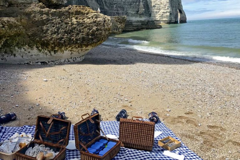 Pique-nique chic à Étretat