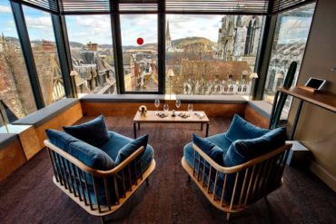 Le coin salon avec sa vue sur Rouen