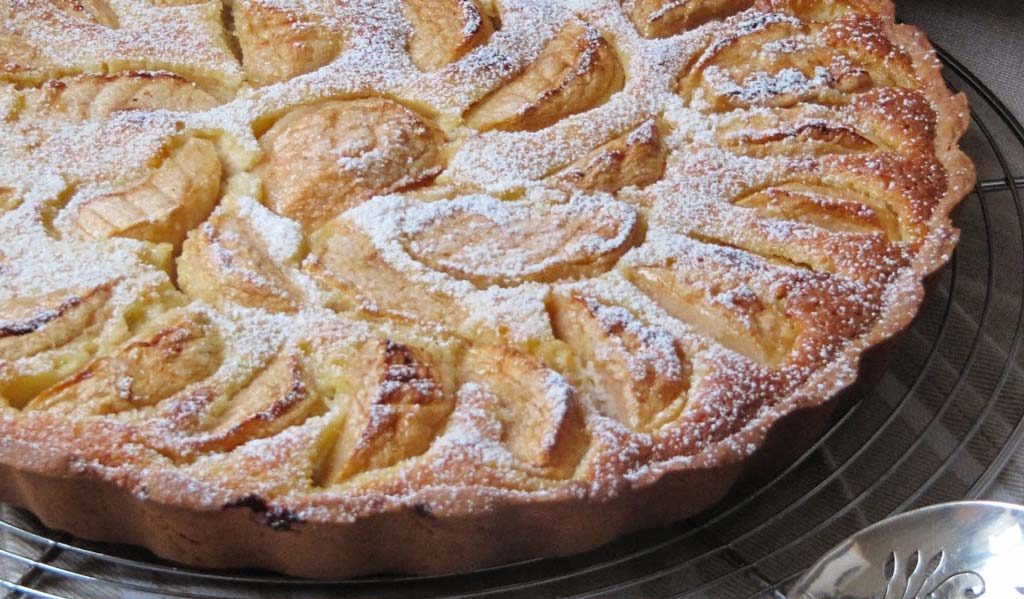 Une des spécialités culinaires normandes, la tarte aux pommes,