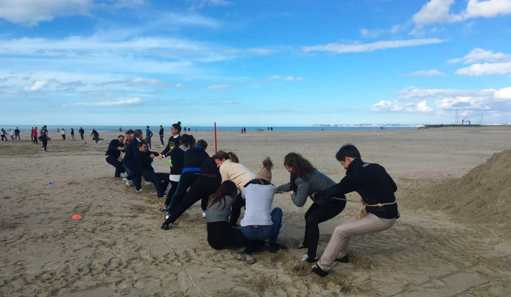 La cohésion d'équipe avec les jeux de plage