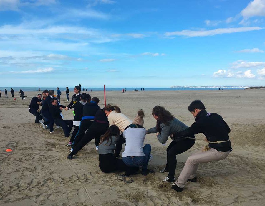 La cohèsion d'équipe avec les jeux de plage