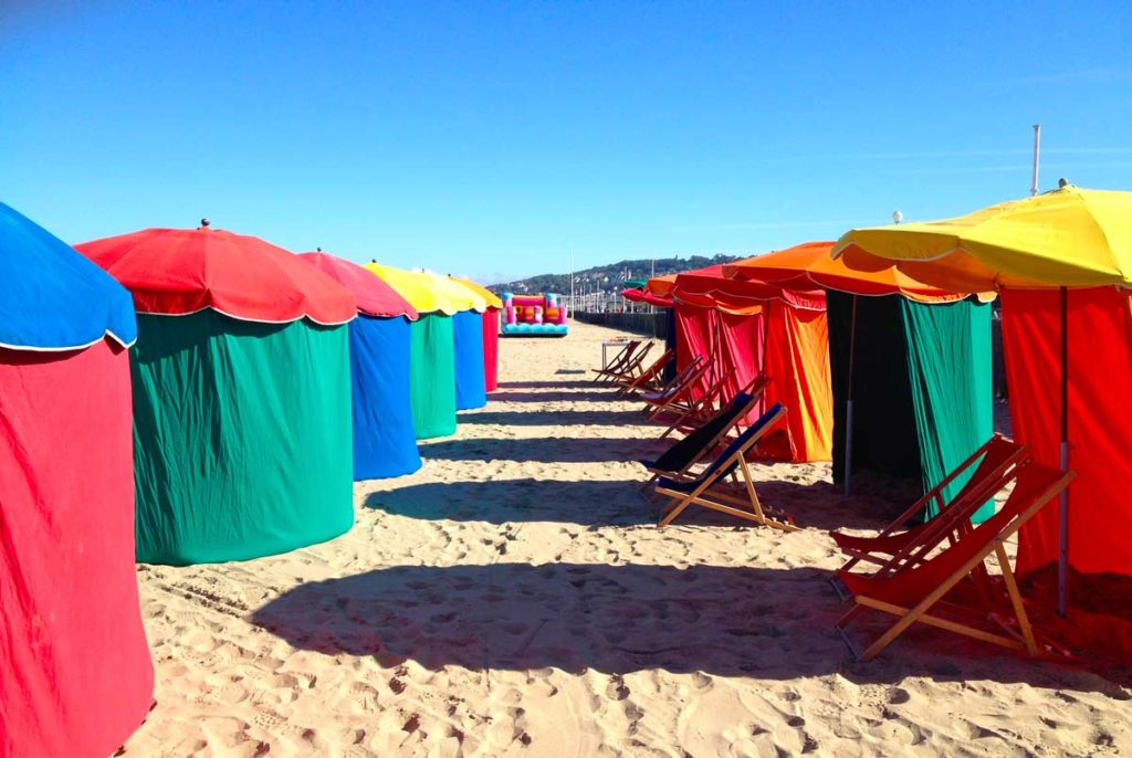 Les parasols de la plage de Deauville