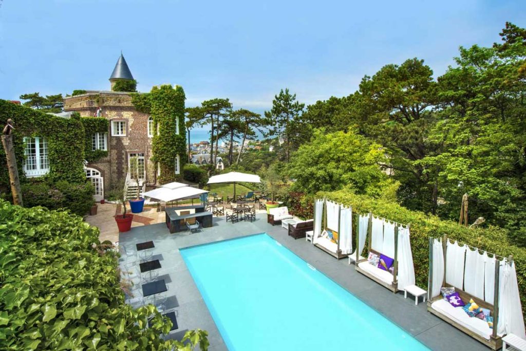 La piscine de l’hôtel Le Donjon - Domaine Saint Clair