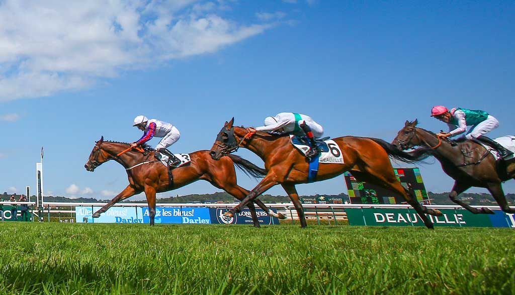 Le Prix Rothschild meeting de Deauville Barrière réservé aux juments de trois ans et plus.