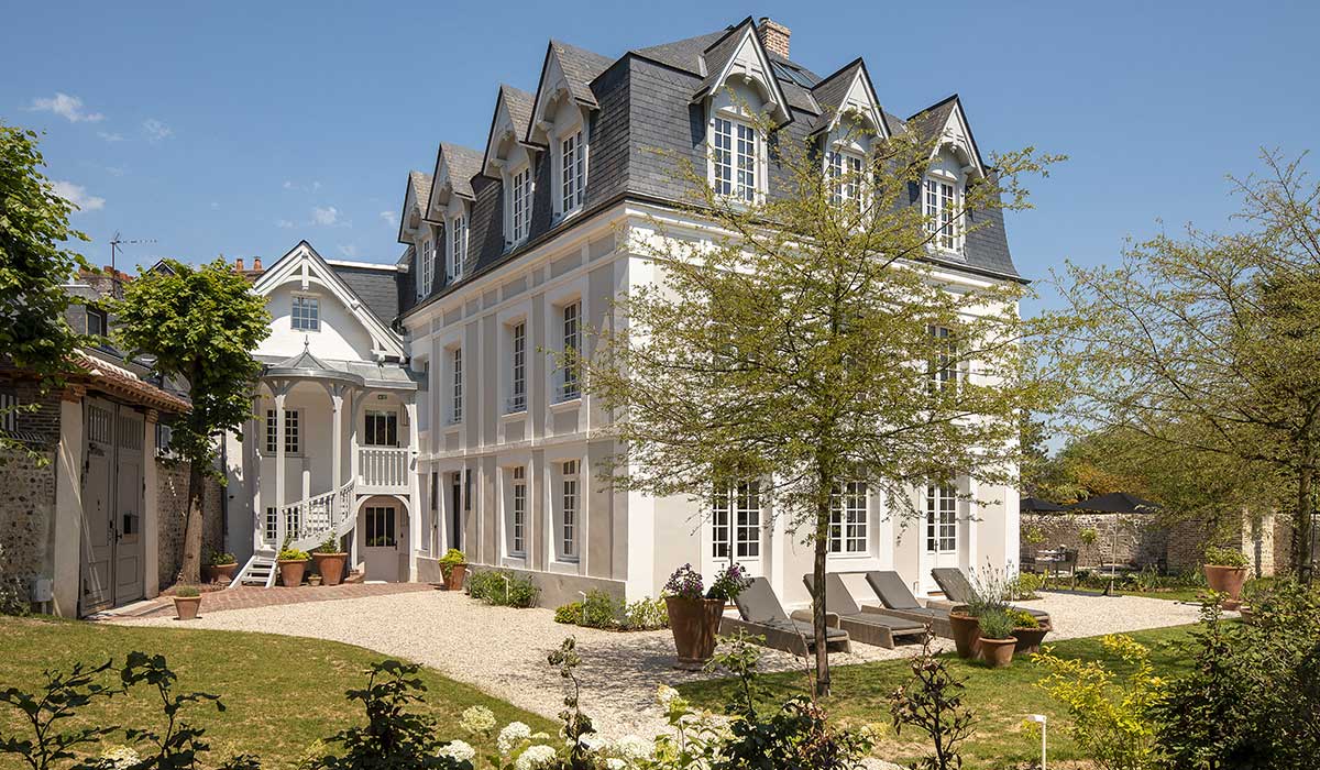 Façade Hôtel Saint-Delis