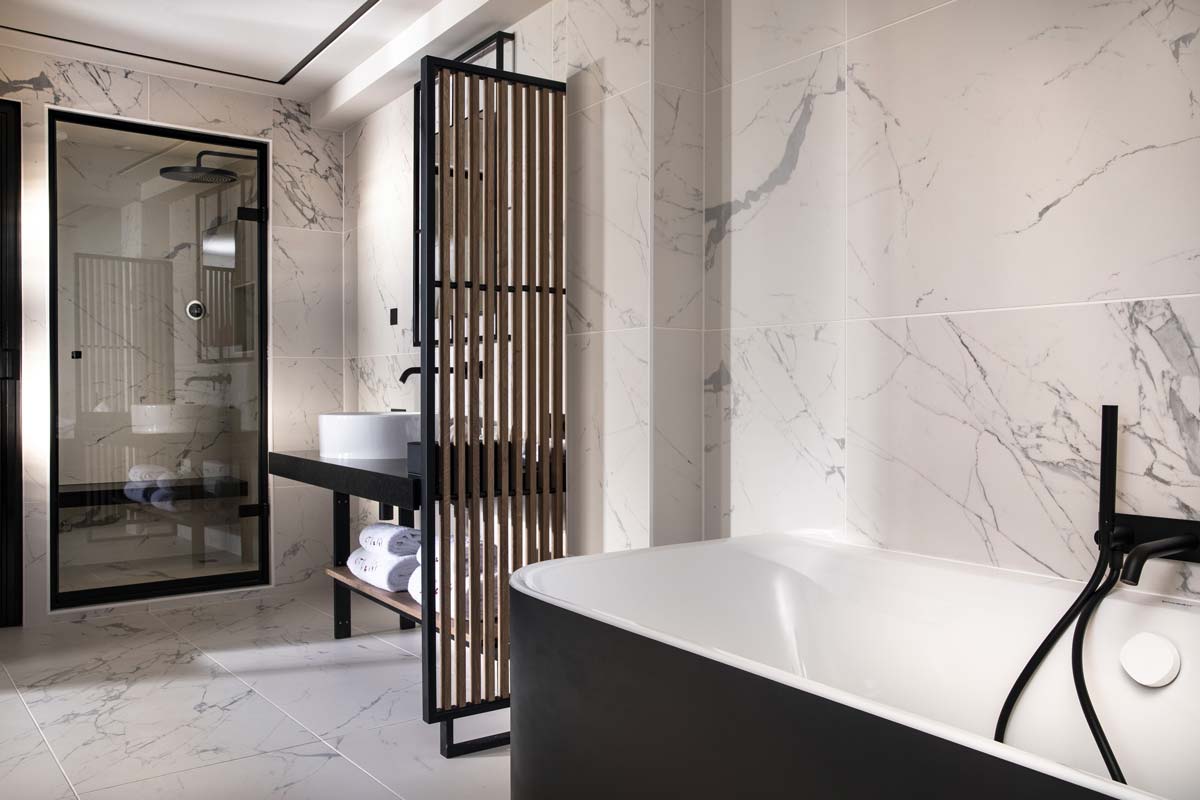 Salle de bain Chambre Deluxe de l'Hôtel Saint-Delis Salle de bain Chambre Deluxe de l'Hôtel Saint-Delis
