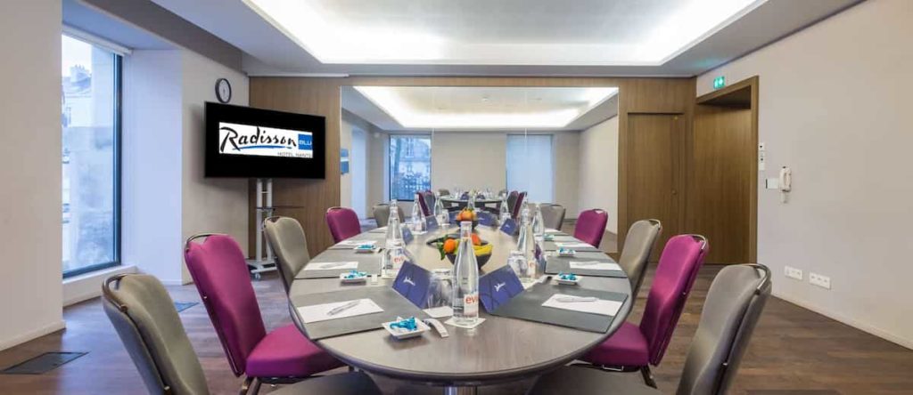 Séminaire à Nantes - 1 des 9 salles de réunion du Radisson Blu Hotel
