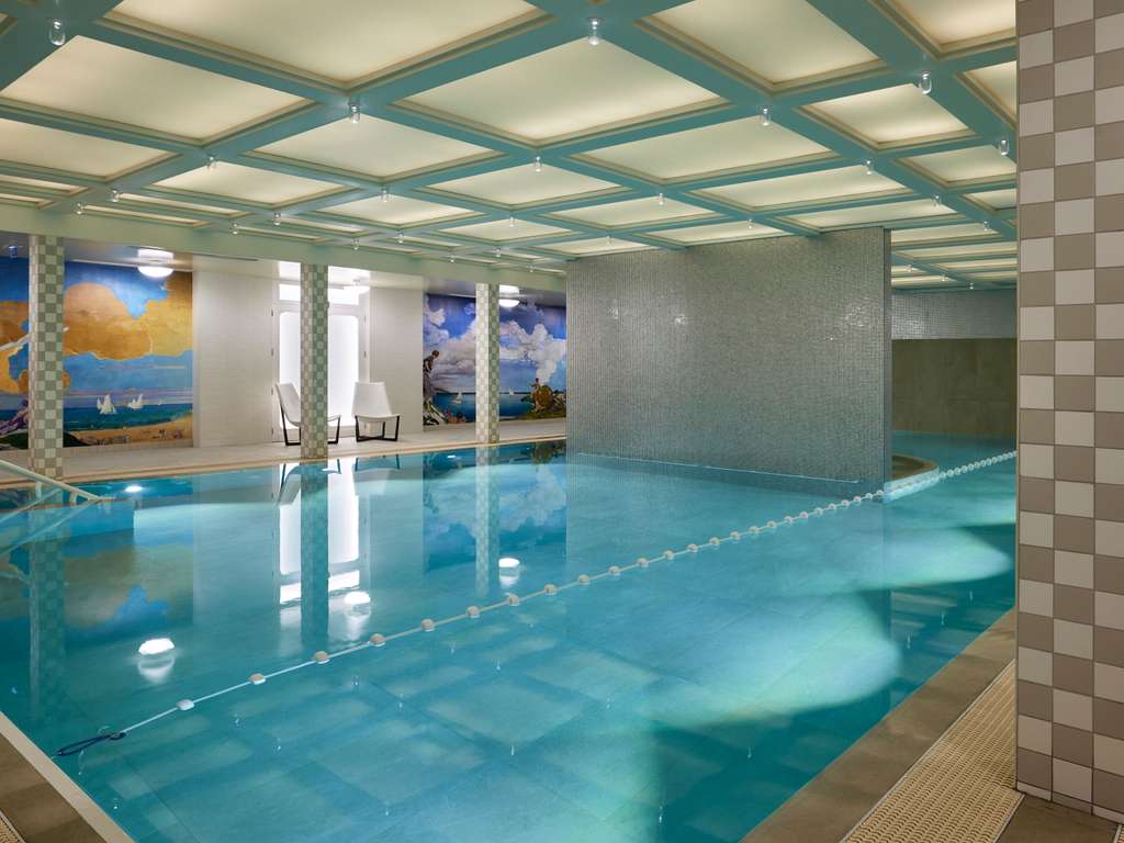 Cures Marines Hotel & Spa Trouville, le bassin d'eau de mer chauffé