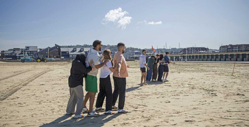 Deauville Express - activité skis géants sur la plage de Deauville