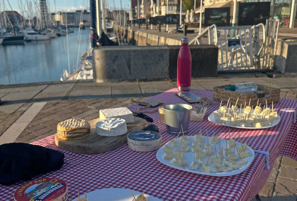 Dégustations de fromages normands lors d'un team building Deauville Express